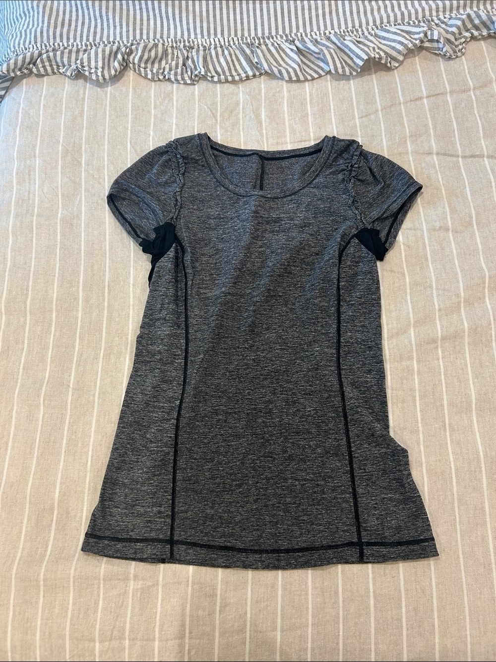 lululemon athletica Women's Heather Charcoal Short Sleeve Tee